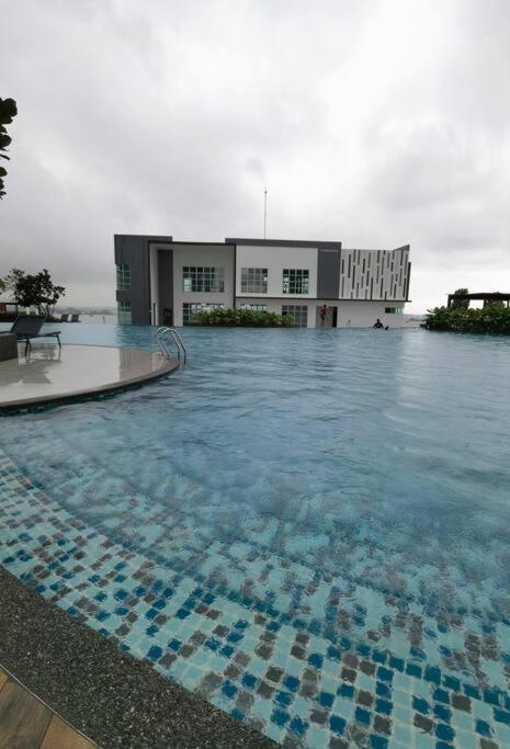 A1403 JB CITY SKS HABITAT LARKIN 2BR 6Pax 100mbps NETFLIX!! By STAY Johor Bahru Esterno foto