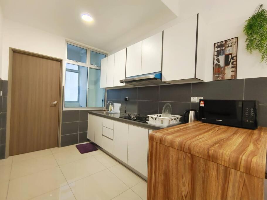 A1403 JB CITY SKS HABITAT LARKIN 2BR 6Pax 100mbps NETFLIX!! By STAY Johor Bahru Esterno foto