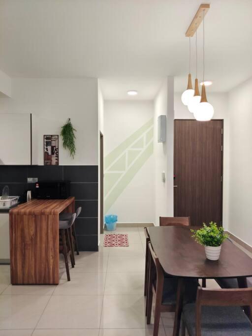 A1403 JB CITY SKS HABITAT LARKIN 2BR 6Pax 100mbps NETFLIX!! By STAY Johor Bahru Esterno foto