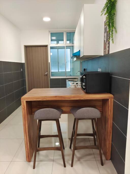 A1403 JB CITY SKS HABITAT LARKIN 2BR 6Pax 100mbps NETFLIX!! By STAY Johor Bahru Esterno foto