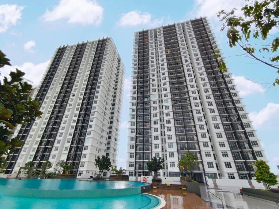 A1403 JB CITY SKS HABITAT LARKIN 2BR 6Pax 100mbps NETFLIX!! By STAY Johor Bahru Esterno foto